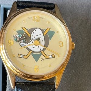 Sun time sportstime men battery water resistant gold tone